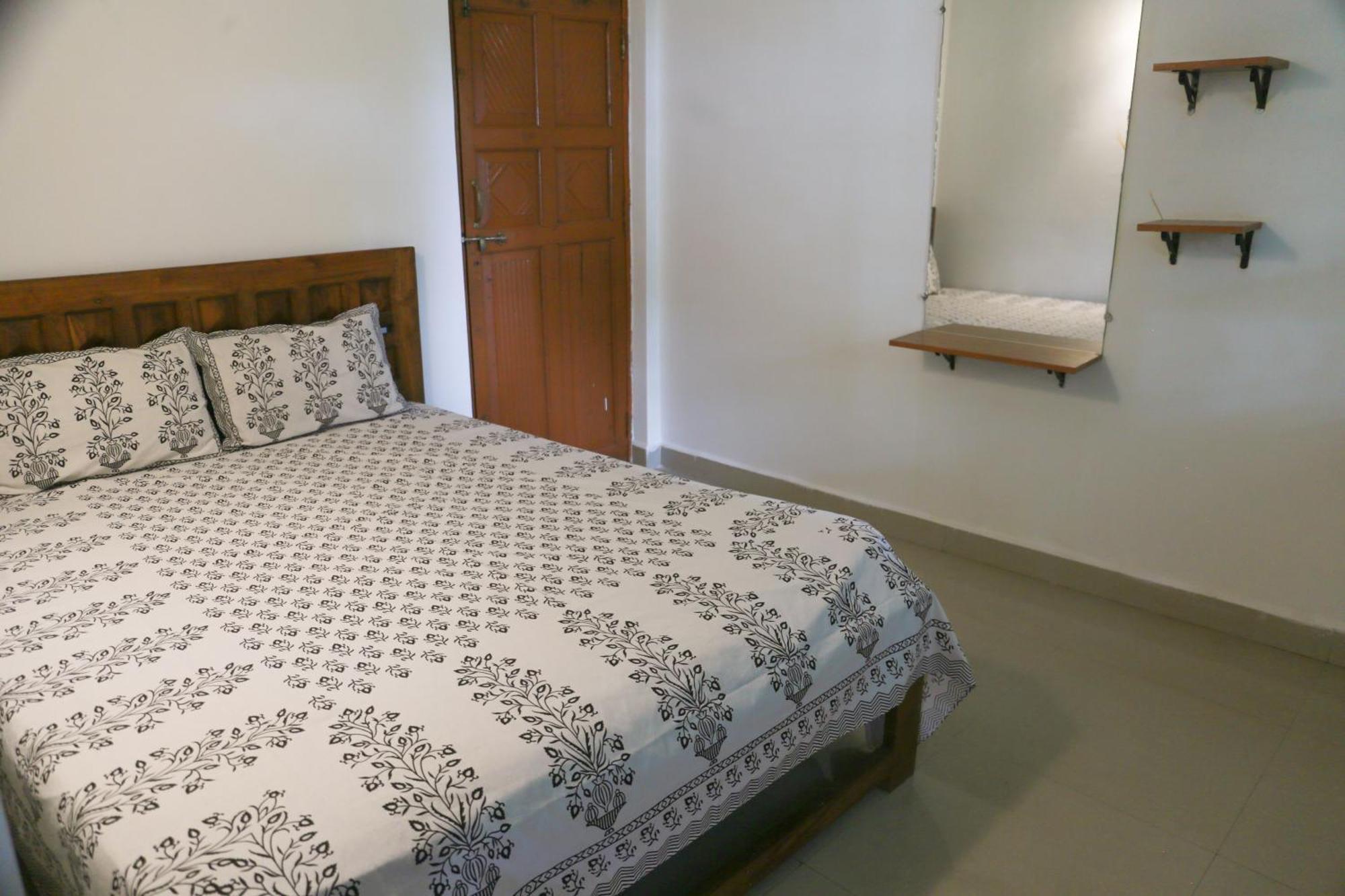 Kumbaya Beachside Hostel & Apartments At Arambol Beach ภายนอก รูปภาพ
