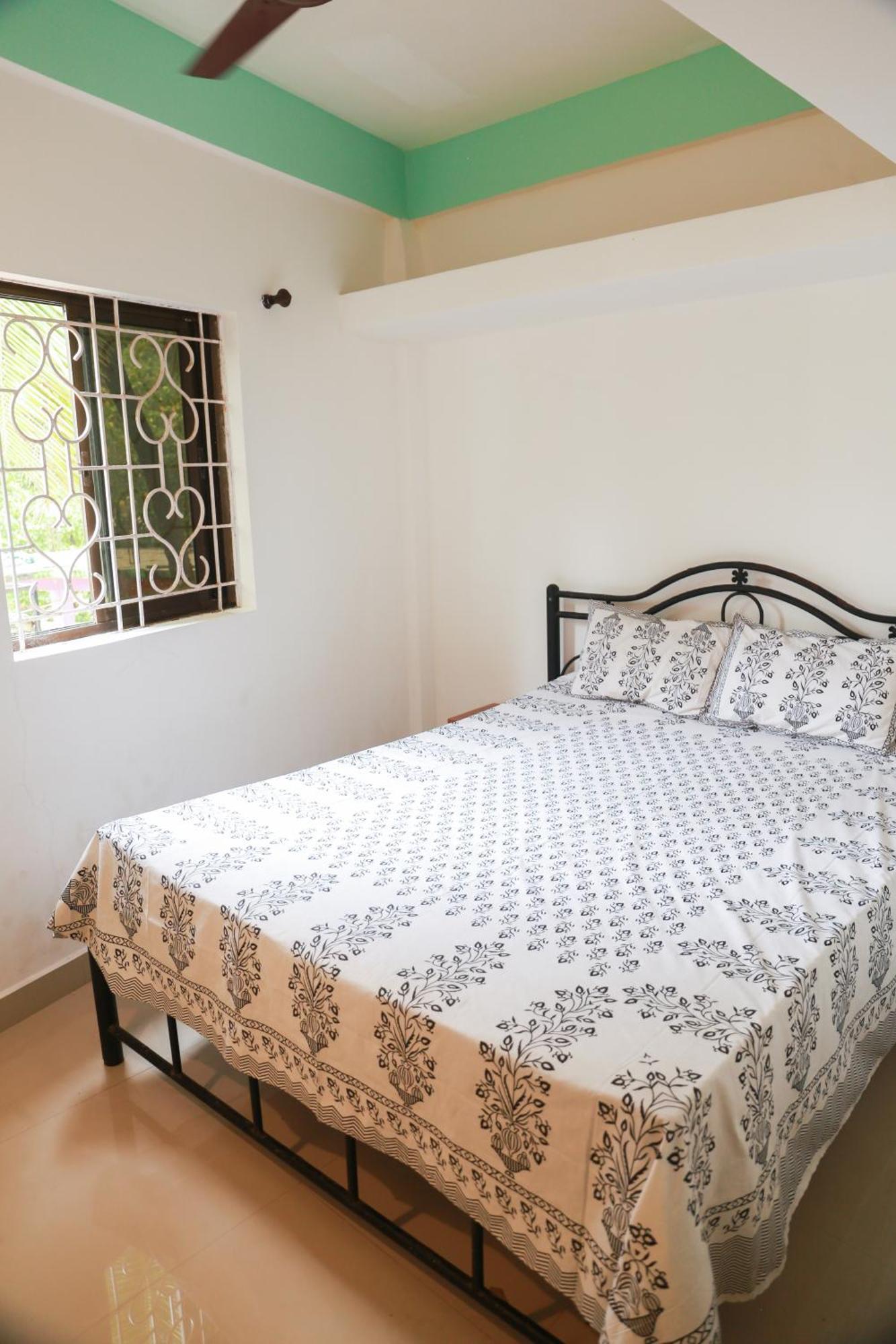 Kumbaya Beachside Hostel & Apartments At Arambol Beach ภายนอก รูปภาพ