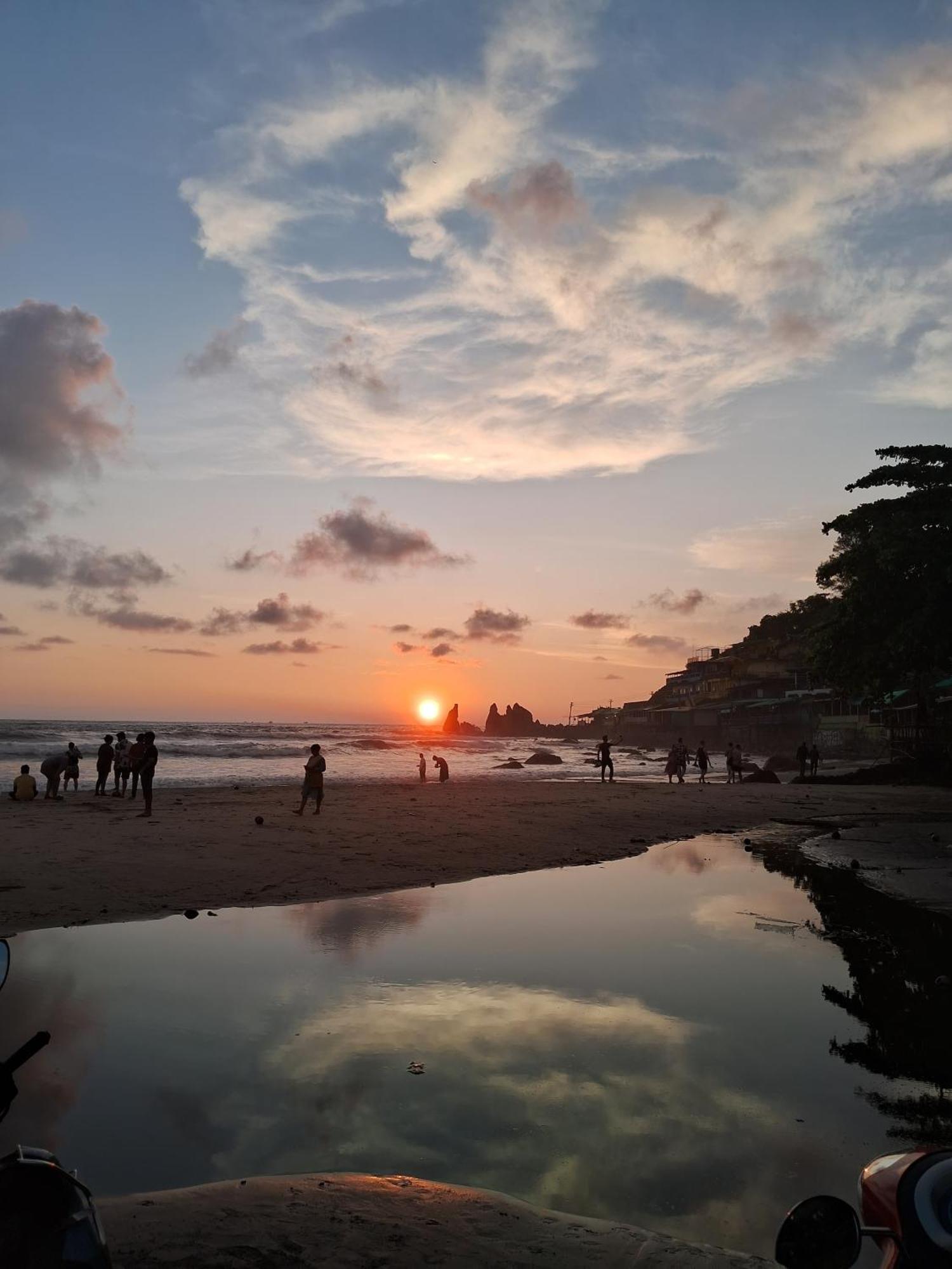 Kumbaya Beachside Hostel & Apartments At Arambol Beach ภายนอก รูปภาพ