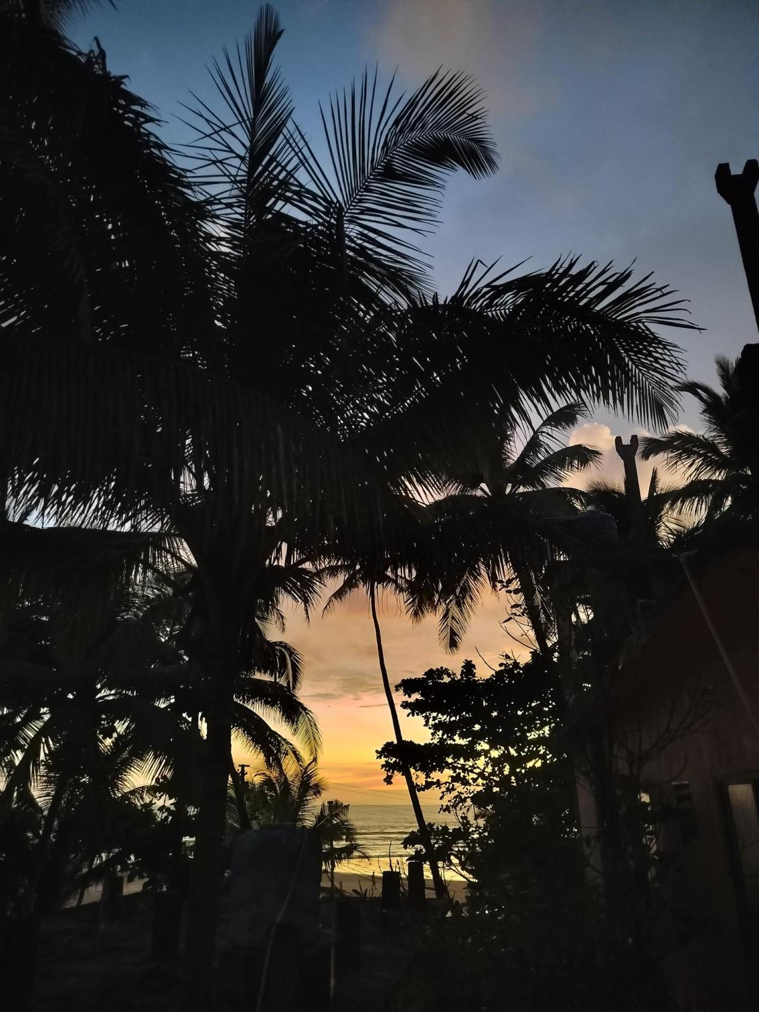 Kumbaya Beachside Hostel & Apartments At Arambol Beach ภายนอก รูปภาพ